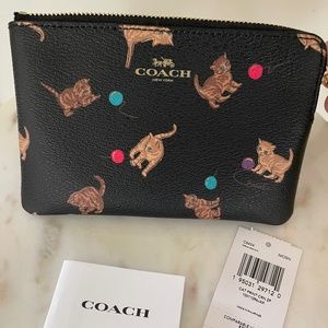 Kitten wristlet